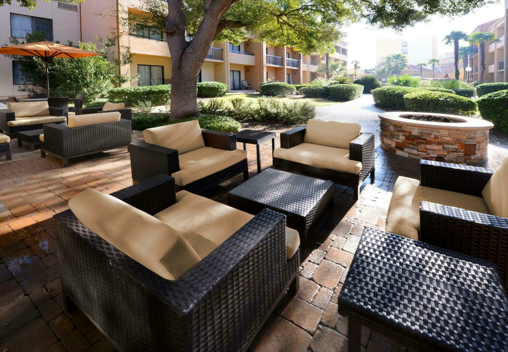 מלון Courtyard By Marriott San Antonio Downtown מראה חיצוני תמונה